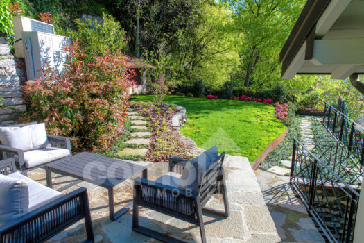 Detached house with garden and lake view in Carate