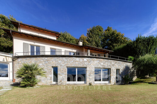 Modern villa with garden and lake view in Cernobbio