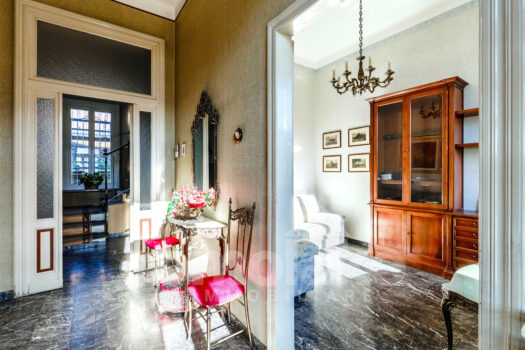 Classic villa with a large garden in Cernobbio