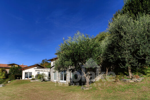 Modern villa with garden and lake view in Cernobbio