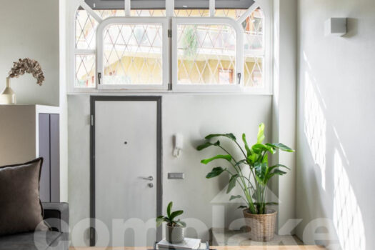 Open-plan apartment in a historic villa in downtown Cernobbio