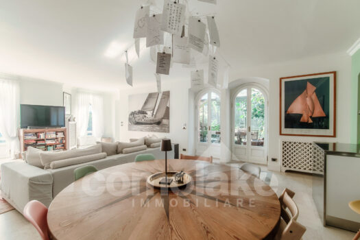 Apartment with garden on the lake and boat place near Cernobbio