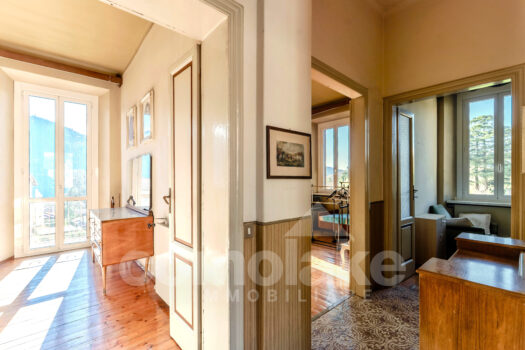 Classic villa with a large garden in Cernobbio