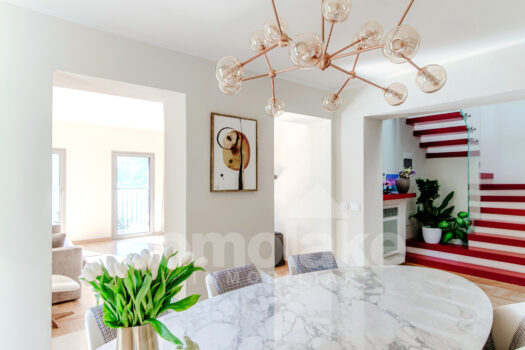 Detached house with garden and lake view in Carate