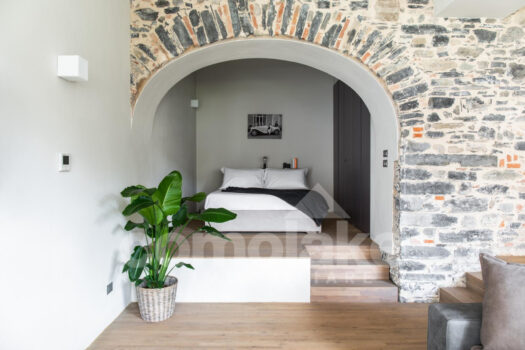 Open-plan apartment in a historic villa in downtown Cernobbio