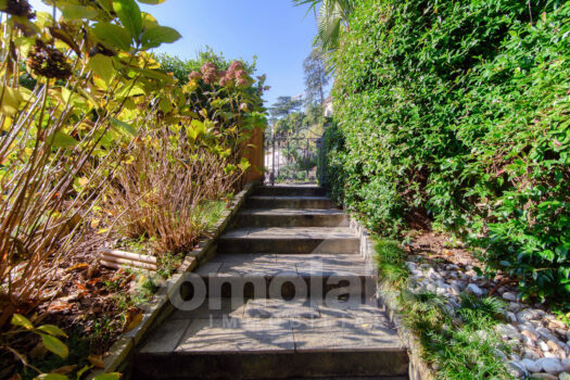 Apartment with garden on the lake and boat place near Cernobbio