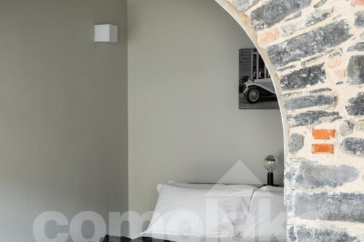 Open-plan apartment in a historic villa in downtown Cernobbio