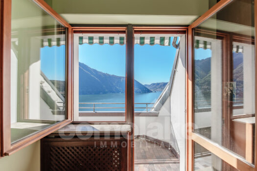 Penthouse with wonderful lake view in Cernobbio