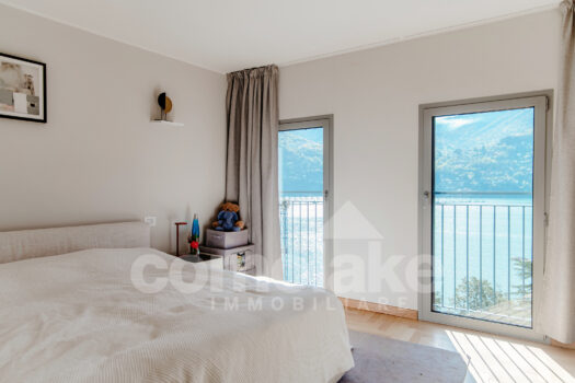 Detached house with garden and lake view in Carate