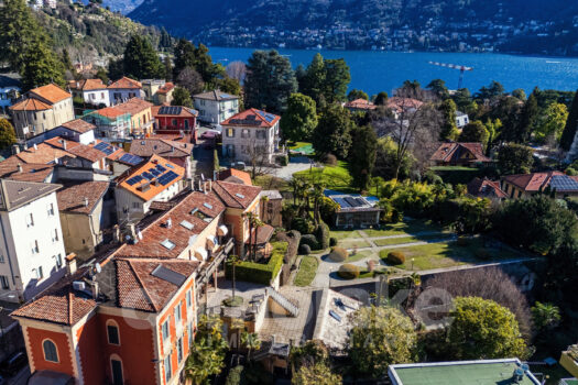 Open-plan apartment in a historic villa in downtown Cernobbio