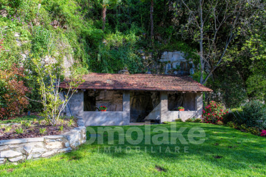Detached house with a garden and lake view in Carate Urio