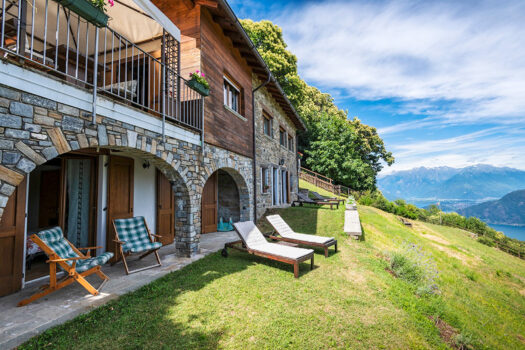 Villa with lake view in Cremia – dominant position