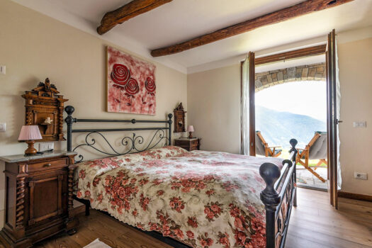 Villa with lake view in Cremia – dominant position