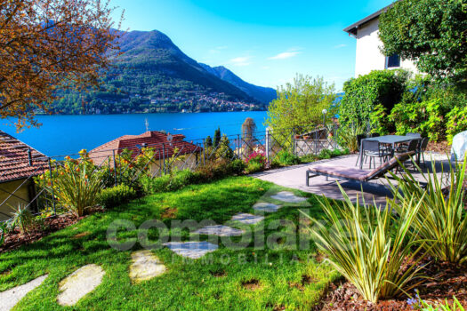 Detached house with a garden and lake view in Carate Urio
