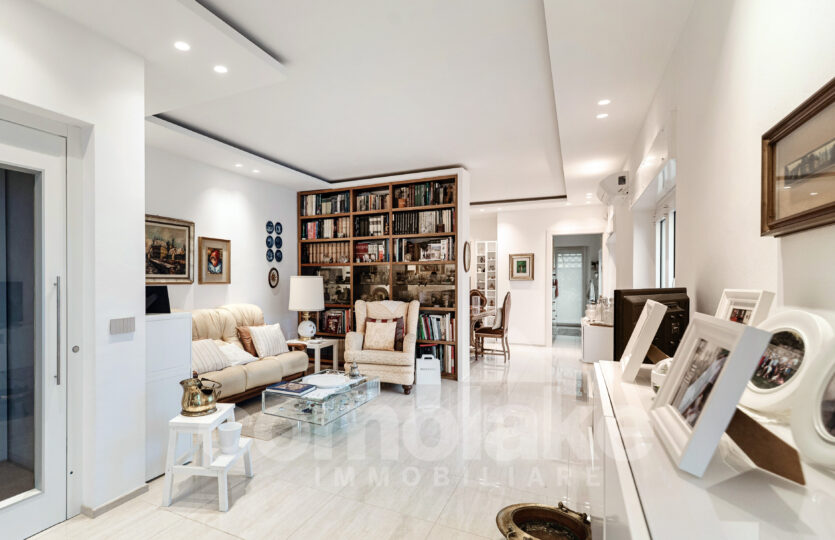 Modern villa with lake view in Moltrasio