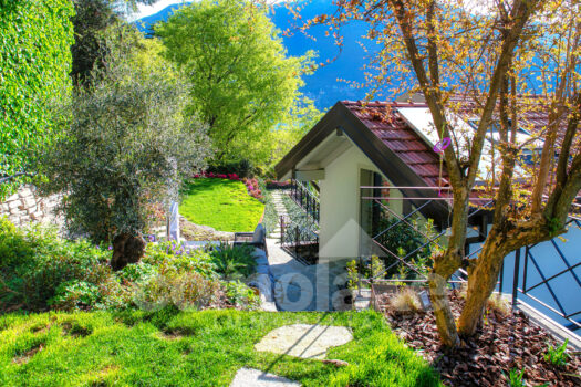 Detached house with a garden and lake view in Carate Urio