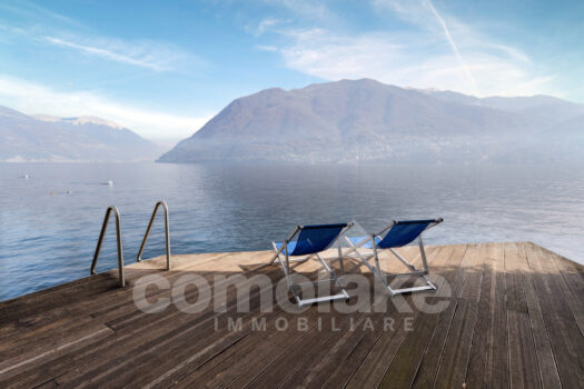 Historic house directly on the lake with terrace in Brienno