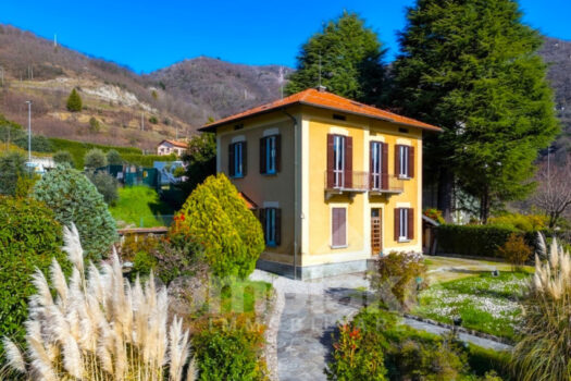 Classic villa with a large garden in Cernobbio