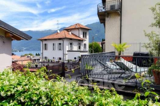 Lake house with garden in Torno