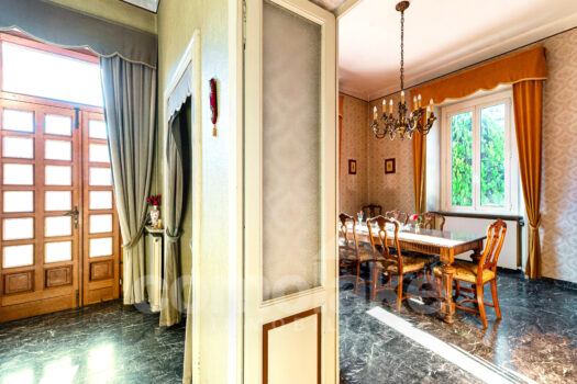 Classic villa with a large garden in Cernobbio