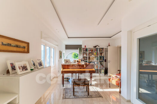 Modern villa with lake view in Moltrasio