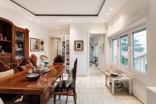 Modern villa with lake view in Moltrasio