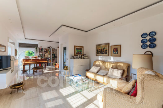 Modern villa with lake view in Moltrasio