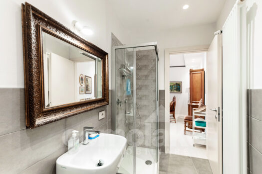 Modern villa with lake view in Moltrasio