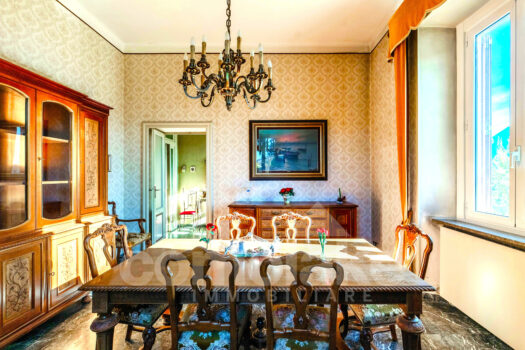 Classic villa with a large garden in Cernobbio