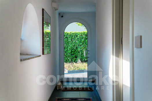 Modern villa with lake view in Moltrasio