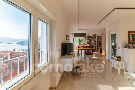 Modern villa with lake view in Moltrasio