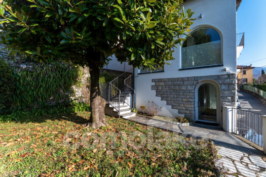 Modern villa with lake view in Moltrasio