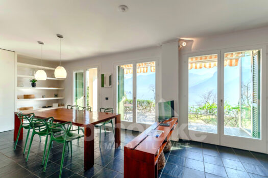 Villa with garden and wonderful lake view in Moltrasio