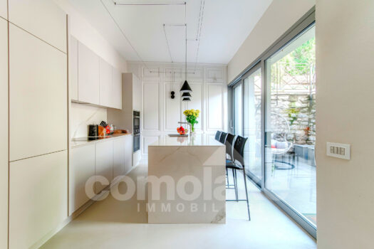 Detached house with a garden and lake view in Carate Urio