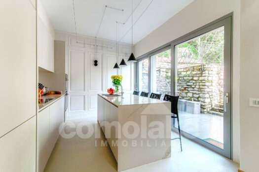 Detached house with a garden and lake view in Carate Urio