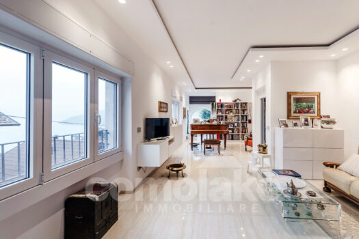 Modern villa with lake view in Moltrasio