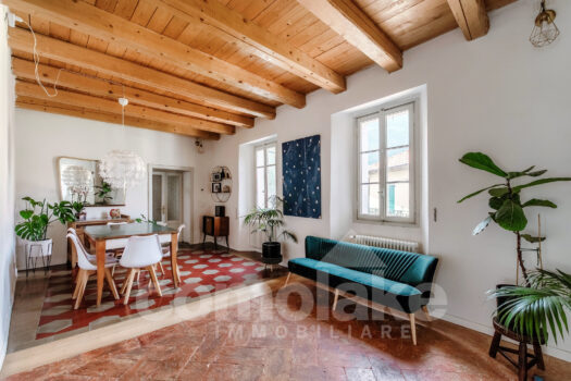 Lake house with garden in Torno