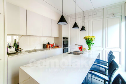 Detached house with a garden and lake view in Carate Urio