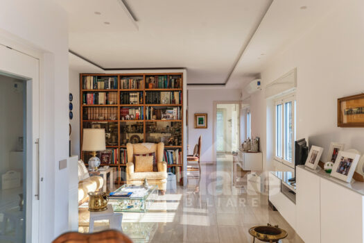 Modern villa with lake view in Moltrasio