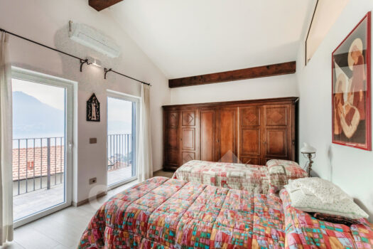 Modern villa with lake view in Moltrasio