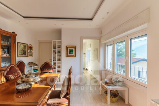 Modern villa with lake view in Moltrasio