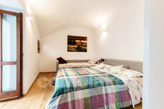 Historic house directly on the lake with terrace in Brienno