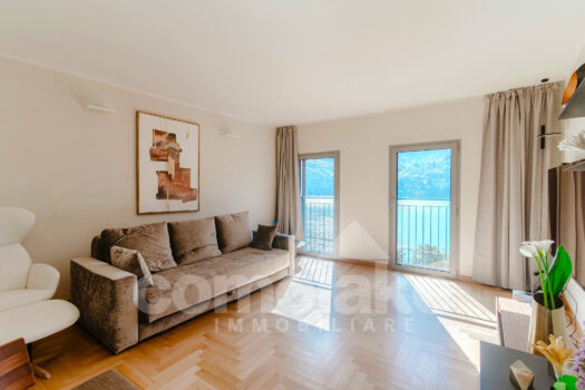 Detached house with a garden and lake view in Carate Urio