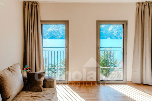 Detached house with a garden and lake view in Carate Urio