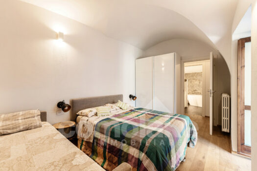 Historic house directly on the lake with terrace in Brienno