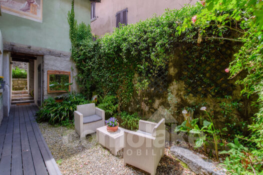 Lake house with garden in Torno