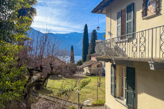 Villa with garden in Tremezzina – close to the center with lake view