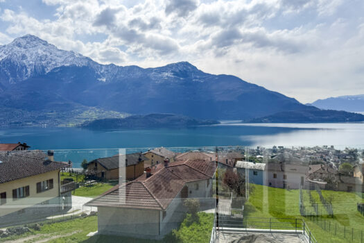 New modern apartments in Domaso – with a pool and lake views