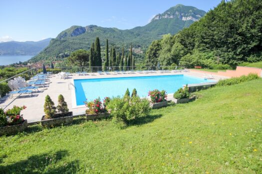 Apartment with a lake view in Menaggio – Residence with a pool