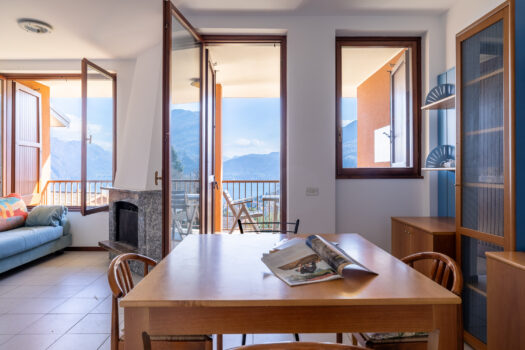 Apartment with a lake view in Menaggio – Residence with a pool